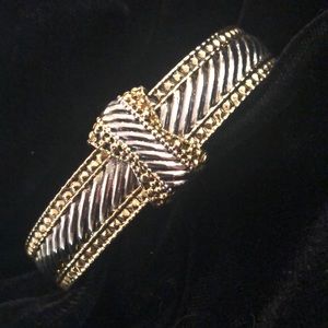 👗Classy Two Tone Clamper